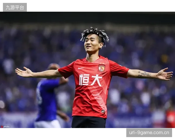 夸尔滕成为门兴边路爆点,其替补上场后的个人突破是球队进攻B方案的核心一环。 夸尔滕成为门兴边路爆点,其替补上场后的个人突破是球队进攻B方案的核心一环。